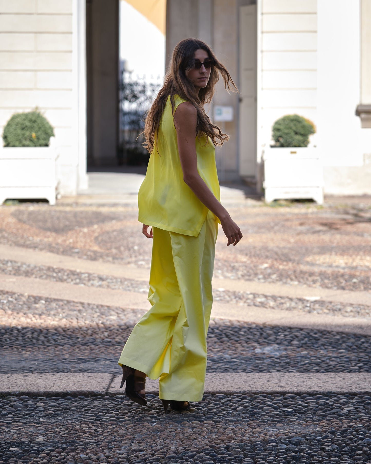 Pantalone e top in cotone giallo canarino